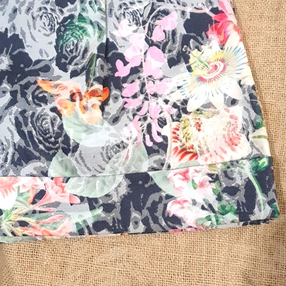 Jaspal Size XS Floral Shorts (approx 8) - Picture 3 of 7